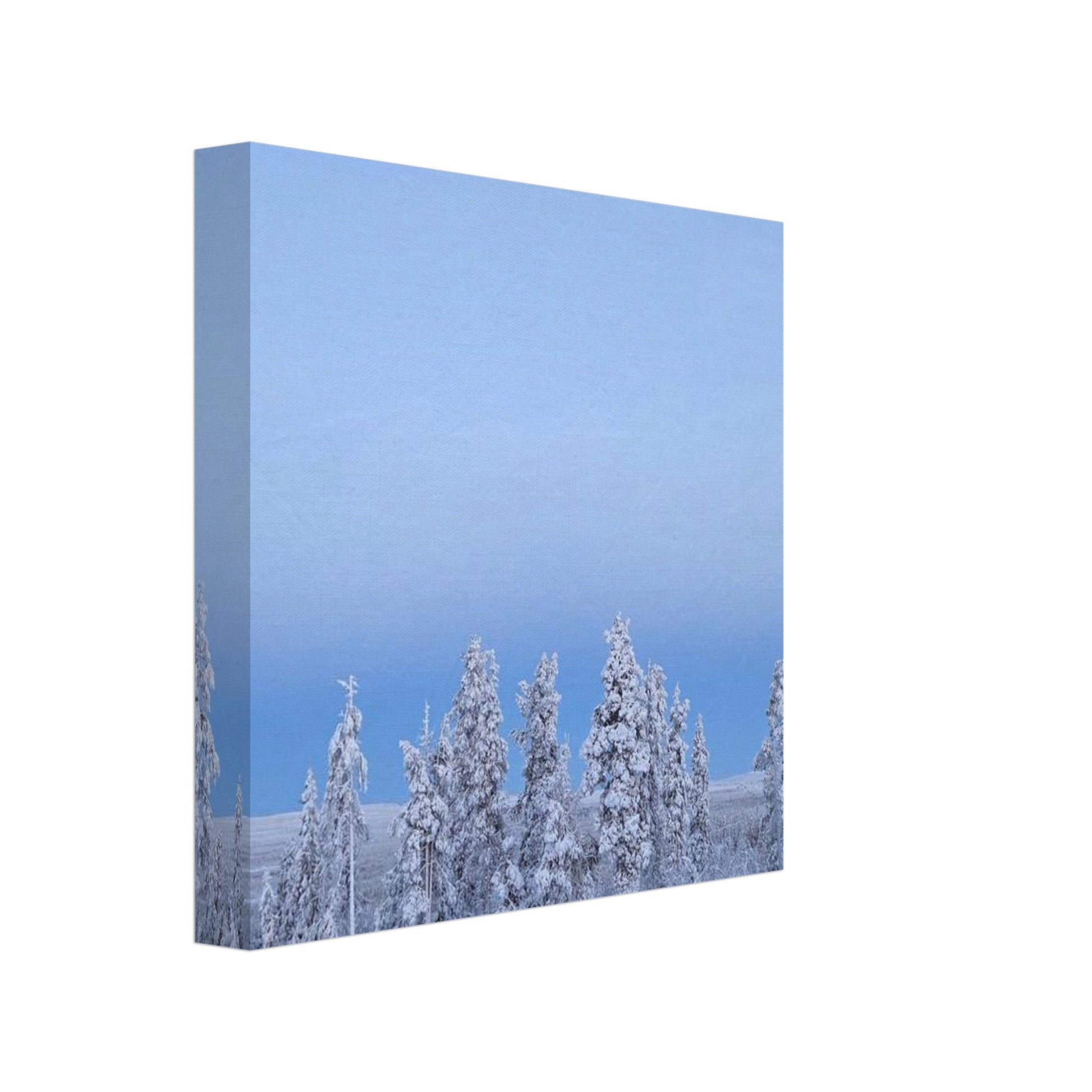 Nordisk fjällvy canvas med blå himmel och vit snö i dramatisk komposition
