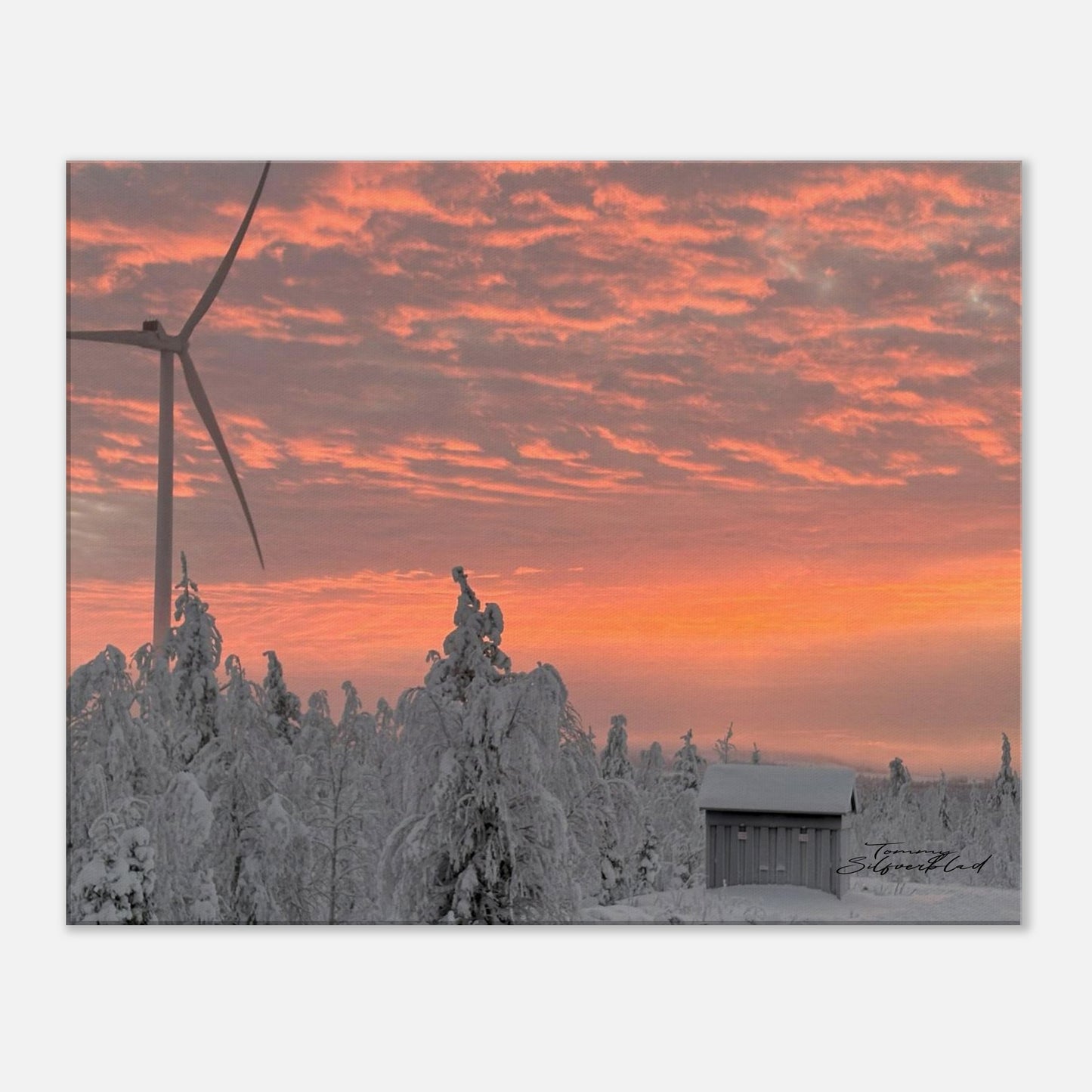 Nordisk vintersoluppgång canvas med magiskt ljus över snölandskap
