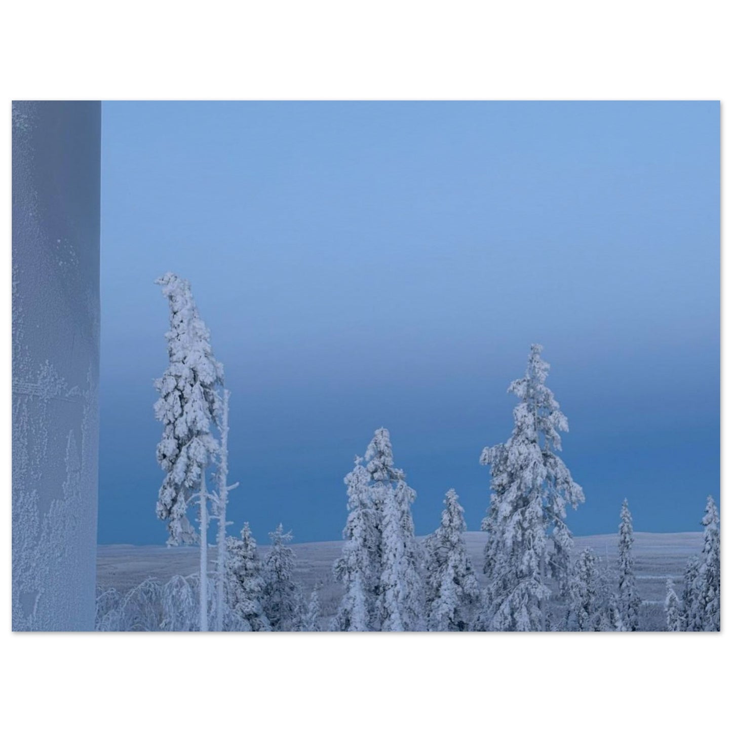Nordisk vinterlandskap poster i museikvalitet med mjuka naturtoner
